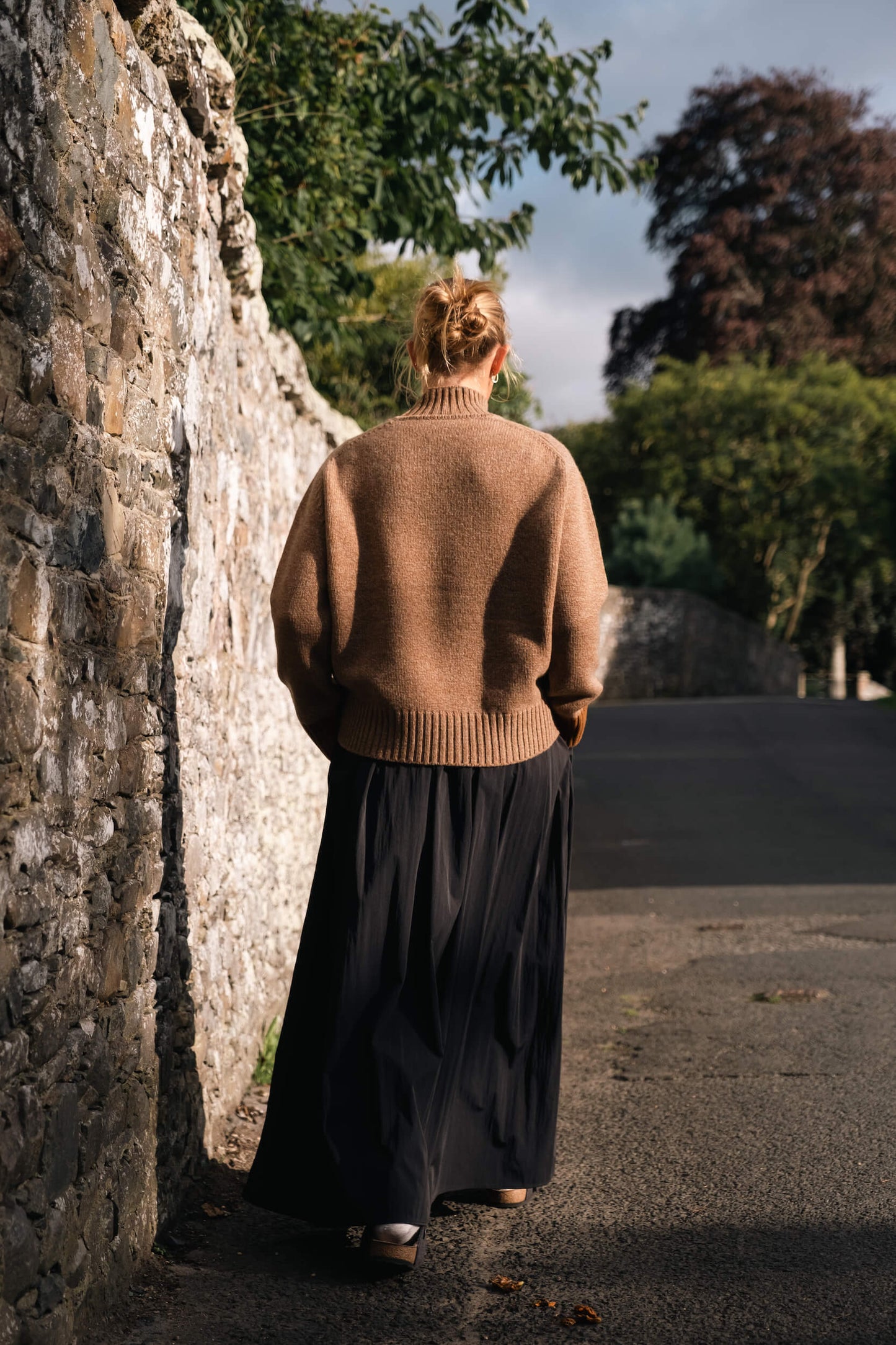 Maree knit is made with the finest Scottish spun lambswool. Knitted in a chunky luxurious 4 ply yarn with a funnel neck, contrast cuffs and a boxy, oversize fit. Traditionally made with fully fashioned knitting techniques and linked together by hand. Crafted within 80 miles of our design studio in the Scottish Borders.
