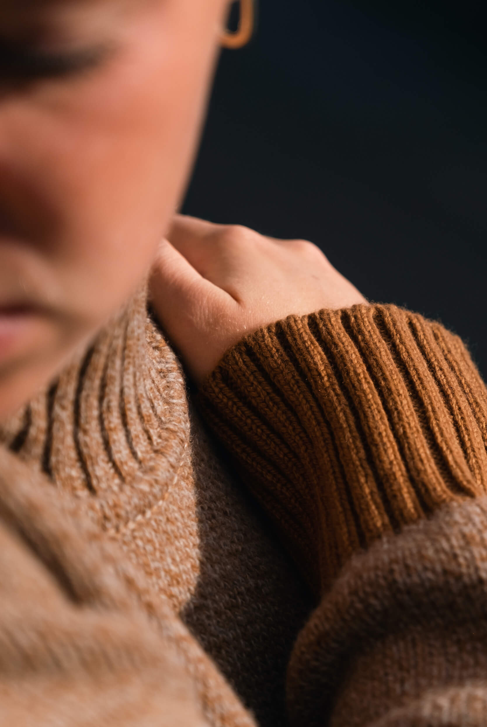 Maree knit is made with the finest Scottish spun lambswool. Knitted in a chunky luxurious 4 ply yarn with a funnel neck, contrast cuffs and a boxy, oversize fit. Traditionally made with fully fashioned knitting techniques and linked together by hand. Crafted within 80 miles of our design studio in the Scottish Borders.